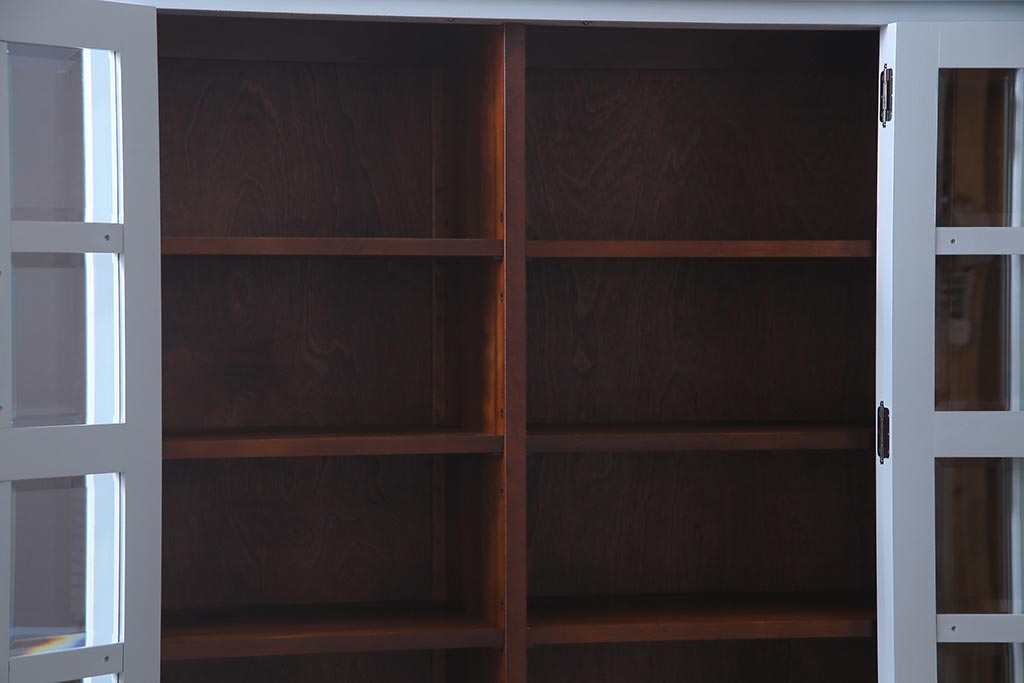 リメイク家具 中古 北海道民芸家具 爽やかなペイントカラーのレトロな食器棚(収納棚、キャビネット)(R-037654)