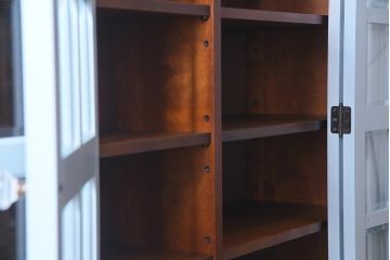 リメイク家具 中古 北海道民芸家具 爽やかなペイントカラーのレトロな食器棚(収納棚、キャビネット)(R-037654)