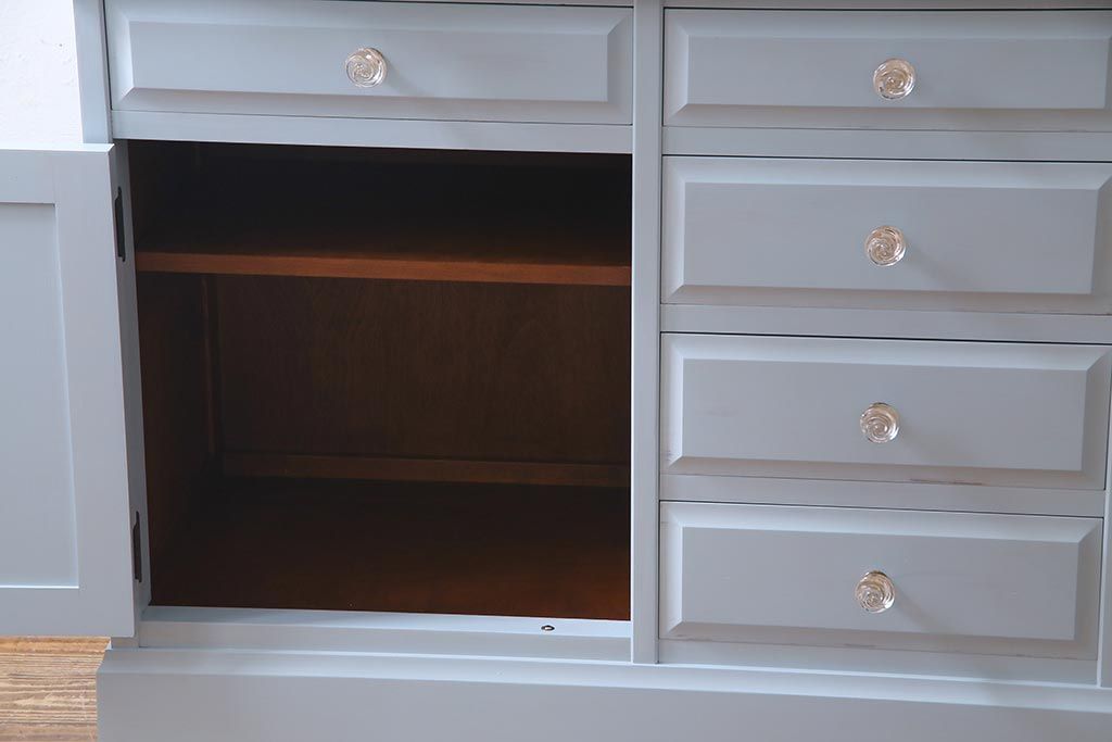 リメイク家具 中古 北海道民芸家具 爽やかなペイントカラーのレトロな食器棚(収納棚、キャビネット)(R-037654)