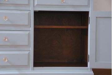 リメイク家具 中古 北海道民芸家具 爽やかなペイントカラーのレトロな食器棚(収納棚、キャビネット)(R-037654)