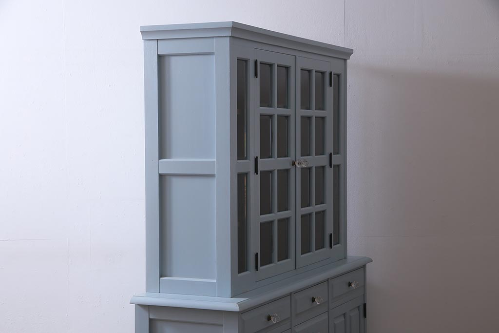 リメイク家具 中古 北海道民芸家具 爽やかなペイントカラーのレトロな食器棚(収納棚、キャビネット)(R-037654)