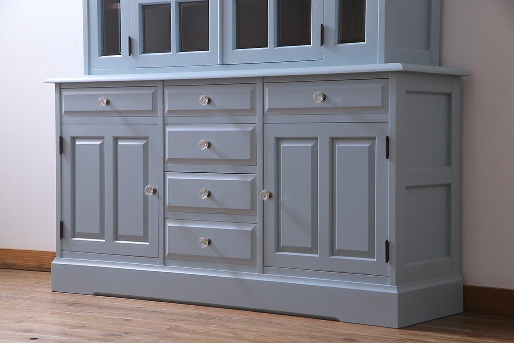 リメイク家具 中古 北海道民芸家具 爽やかなペイントカラーのレトロな食器棚(収納棚、キャビネット)(R-037654)