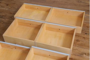 リメイク家具 中古 北海道民芸家具 爽やかなペイントカラーのレトロな食器棚(収納棚、キャビネット)(R-037654)