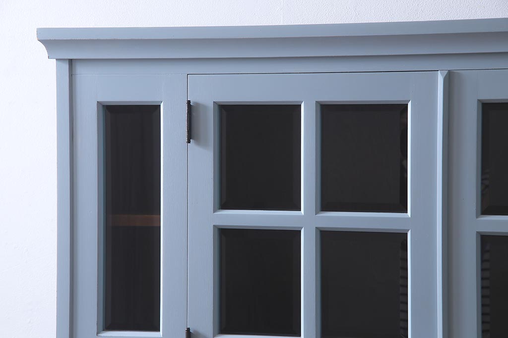 リメイク家具 中古 北海道民芸家具 爽やかなペイントカラーのレトロな食器棚(収納棚、キャビネット)(R-037654)