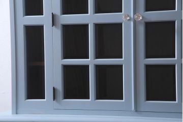 リメイク家具 中古 北海道民芸家具 爽やかなペイントカラーのレトロな食器棚(収納棚、キャビネット)(R-037654)