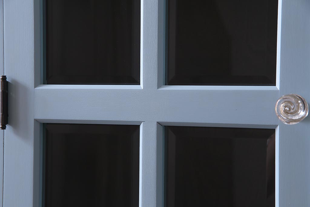 リメイク家具 中古 北海道民芸家具 爽やかなペイントカラーのレトロな食器棚(収納棚、キャビネット)(R-037654)