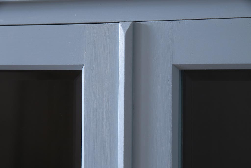 リメイク家具 中古 北海道民芸家具 爽やかなペイントカラーのレトロな食器棚(収納棚、キャビネット)(R-037654)