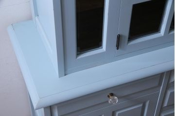 リメイク家具 中古 北海道民芸家具 爽やかなペイントカラーのレトロな食器棚(収納棚、キャビネット)(R-037654)