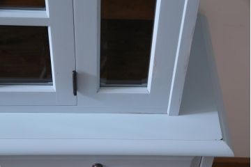 リメイク家具 中古 北海道民芸家具 爽やかなペイントカラーのレトロな食器棚(収納棚、キャビネット)(R-037654)