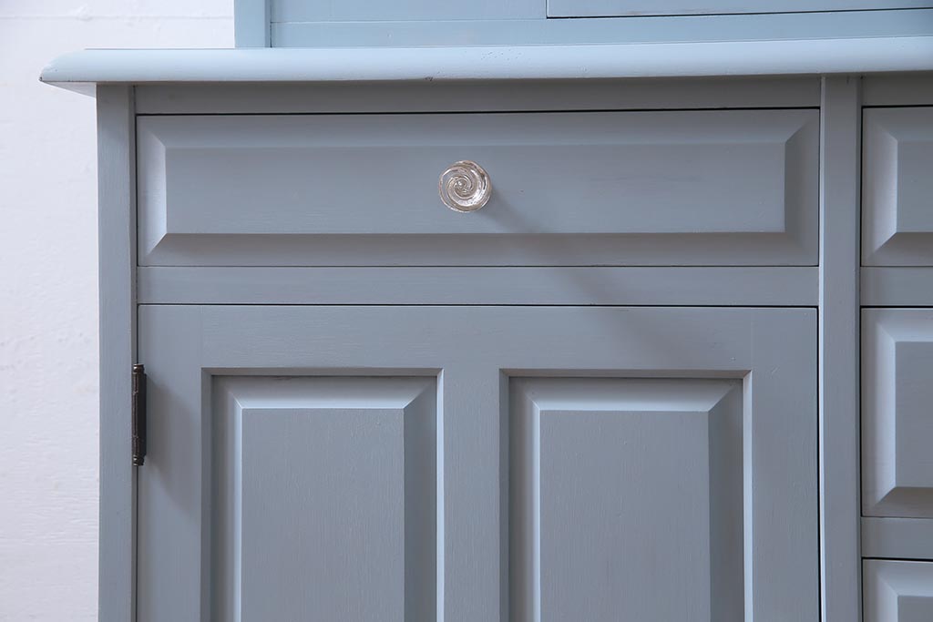 リメイク家具 中古 北海道民芸家具 爽やかなペイントカラーのレトロな食器棚(収納棚、キャビネット)(R-037654)