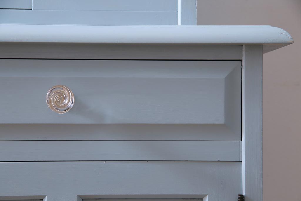 リメイク家具 中古 北海道民芸家具 爽やかなペイントカラーのレトロな食器棚(収納棚、キャビネット)(R-037654)