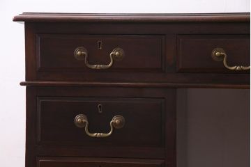 アンティーク家具　イギリスアンティーク　マホガニー材　レザートップ　組み立て式　気品あふれる佇まいの両袖デスク(机、在宅ワーク、在宅用プレジデントデスク)(R-037655)