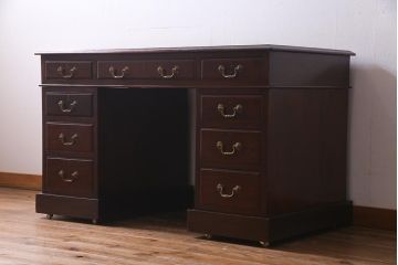 アンティーク家具　イギリスアンティーク　マホガニー材　レザートップ　組み立て式　気品あふれる佇まいの両袖デスク(机、在宅ワーク、在宅用プレジデントデスク)(R-037655)