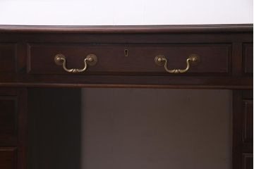 アンティーク家具　イギリスアンティーク　マホガニー材　レザートップ　組み立て式　気品あふれる佇まいの両袖デスク(机、在宅ワーク、在宅用プレジデントデスク)(R-037655)