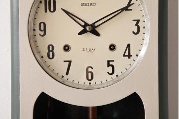 昭和レトロ雑貨　セイコー(SEIKO)　手巻き式　21DAY　レトロなツートンカラーのペイント柱時計(掛け時計、振り子時計)(R-037662)