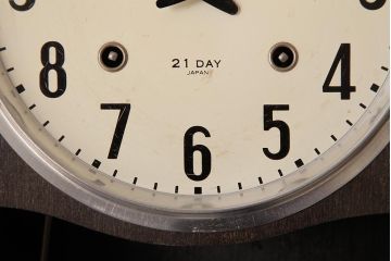 昭和レトロ雑貨　セイコー(SEIKO)　手巻き式　21DAY　レトロなツートンカラーのペイント柱時計(掛け時計、振り子時計)(R-037662)