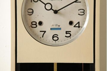 レトロ雑貨　RHYTHM(リズム時計工業)　30DAY　電池式　レトロな雰囲気が魅力のペイント掛け時計(振り子時計、柱時計)(R-037666)