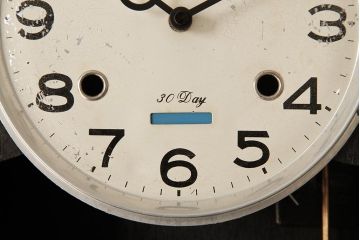 レトロ雑貨　RHYTHM(リズム時計工業)　30DAY　電池式　レトロな雰囲気が魅力のペイント掛け時計(振り子時計、柱時計)(R-037666)