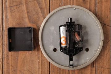レトロ雑貨　RHYTHM(リズム時計工業)　30DAY　電池式　レトロな雰囲気が魅力のペイント掛け時計(振り子時計、柱時計)(R-037666)