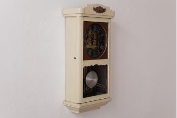ビンテージ雑貨　ペイント　堀田時計店　N.H.T　スケルトン仕様のレトロシックなゼンマイ式柱時計(振り子時計、壁掛け時計)(R-037668)