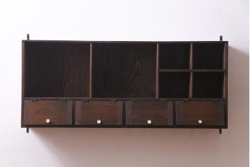 【カタログ掲載品】ラフジュ工房オリジナル　古材リメイク　収納とディスプレイが楽しめるパタパタ扉付きのウォールシェルフ(壁掛け収納棚、マス目棚)(R-037669)