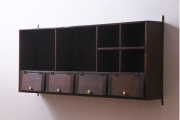 【カタログ掲載品】ラフジュ工房オリジナル　古材リメイク　収納とディスプレイが楽しめるパタパタ扉付きのウォールシェルフ(壁掛け収納棚、マス目棚)(R-037669)