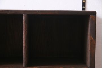 【カタログ掲載品】ラフジュ工房オリジナル　古材リメイク　収納とディスプレイが楽しめるパタパタ扉付きのウォールシェルフ(壁掛け収納棚、マス目棚)(R-037669)