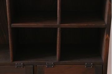 【カタログ掲載品】ラフジュ工房オリジナル　古材リメイク　収納とディスプレイが楽しめるパタパタ扉付きのウォールシェルフ(壁掛け収納棚、マス目棚)(R-037669)