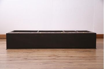 【カタログ掲載品】ラフジュ工房オリジナル　古材リメイク　収納とディスプレイが楽しめるパタパタ扉付きのウォールシェルフ(壁掛け収納棚、マス目棚)(R-037669)