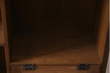 ラフジュ工房オリジナル　古材リメイク　パタパタ扉付き　ぬくもりを感じる佇まいのウォールシェルフ(壁掛け収納棚、マス目棚)(R-037670)