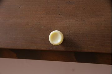 ラフジュ工房オリジナル　古材リメイク　パタパタ扉付き　ぬくもりを感じる佇まいのウォールシェルフ(壁掛け収納棚、マス目棚)(R-037670)