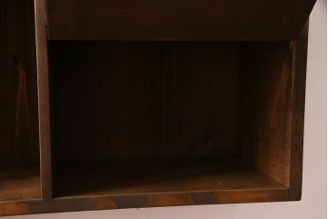 ラフジュ工房オリジナル　古材リメイク　パタパタ扉付き　ぬくもりを感じる佇まいのウォールシェルフ(壁掛け収納棚、マス目棚)(R-037670)