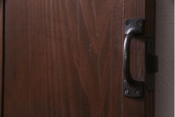 アンティーク建具　昭和初期　当店オリジナルガラス入り　趣溢れる和レトロな木製扉(ガラス扉、ドア)(R-037677)