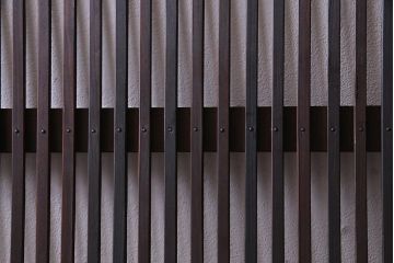 アンティーク建具　当店オリジナルガラス　色ガラスがアクセントの大正ロマンに合う格子戸2枚セット(ガラス帯戸、引き戸、建具)(R-037678)