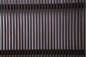 アンティーク建具　当店オリジナルガラス　色ガラスがアクセントの大正ロマンに合う格子戸2枚セット(ガラス帯戸、引き戸、建具)(R-037678)