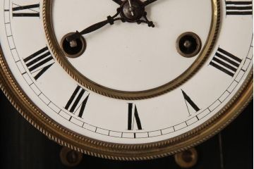 アンティーク雑貨　トレードマーク・トンボ　手巻き式　ホーロー文字盤(琺瑯)　黒柿スリゲル掛け時計(ユンハンス風、柱時計、振り子時計)(R-037699)