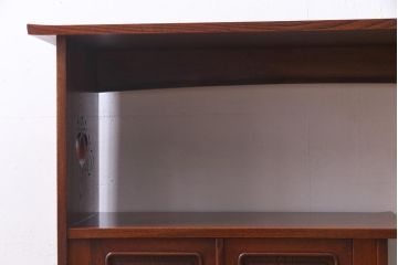 中古　国産　民芸家具　栓材　桐の透かしがアクセントのシンプルな茶棚(飾り棚、収納棚、桐箪笥、桐たんす)(R-037703)