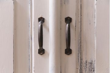 リメイク家具　フランスアンティーク　シャビーシックな雰囲気が魅力のペイントサイドボード(キャビネット、収納棚)(R-037705)