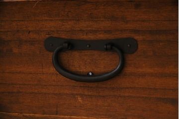 アンティーク家具　和製アンティーク　桐材・杉材　丸金具が目を引く重ね箪笥(衣装箪笥、和タンス、桐箪笥、桐たんす)(R-037706)
