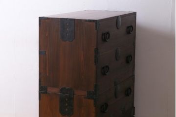 アンティーク家具　和製アンティーク　桐材・杉材　丸金具が目を引く重ね箪笥(衣装箪笥、和タンス、桐箪笥、桐たんす)(R-037706)