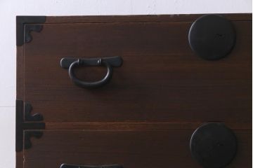 アンティーク家具　和製アンティーク　桐材・杉材　丸金具が目を引く重ね箪笥(衣装箪笥、和タンス、桐箪笥、桐たんす)(R-037706)