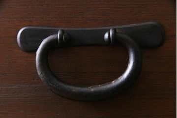 アンティーク家具　和製アンティーク　桐材・杉材　丸金具が目を引く重ね箪笥(衣装箪笥、和タンス、桐箪笥、桐たんす)(R-037706)