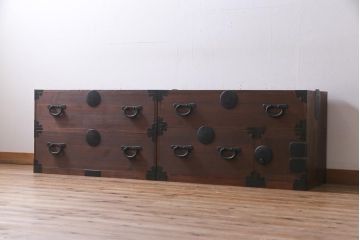 アンティーク家具　和製アンティーク　桐材・杉材　丸金具が目を引く重ね箪笥(衣装箪笥、和タンス、桐箪笥、桐たんす)(R-037706)