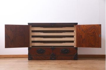 中古　岩谷堂箪笥　棚板リメイク　衣装盆付き　2WAYタンス(キャビネット、サイドボード、チェスト、収納棚)(R-037707)