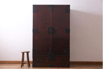 中古　岩谷堂箪笥　桜木家具店　緻密な彫りと意匠が魅力のワードローブ(洋服タンス)(R-037708)