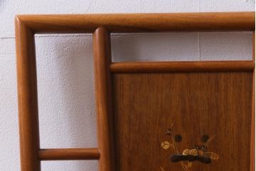 中古　唐木材　梅の図　象嵌風意匠とフレームのデザインが目を引くダイニングチェア(椅子)(R-037711)