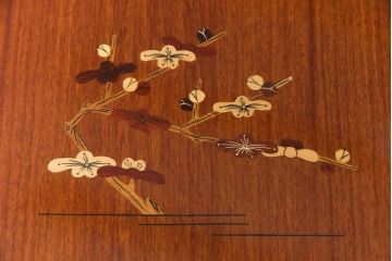 中古　唐木材　松・竹・梅・菊・蔦の図　象嵌風　引き出し付き　五角形ダイニングテーブル(5人掛けテーブル)(R-037714)