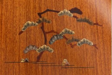 中古　唐木材　松・竹・梅・菊・蔦の図　象嵌風　引き出し付き　五角形ダイニングテーブル(5人掛けテーブル)(R-037714)