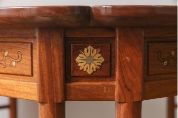 中古　唐木材　松・竹・梅・菊・蔦の図　象嵌風　引き出し付き　五角形ダイニングテーブル(5人掛けテーブル)(R-037714)