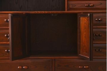 中古　指物家具　三方ケヤキ材　桐材　上質な作りの高級茶箪笥(和タンス、キャビネット、飾り棚)(定価約39万円)(R-037716)
